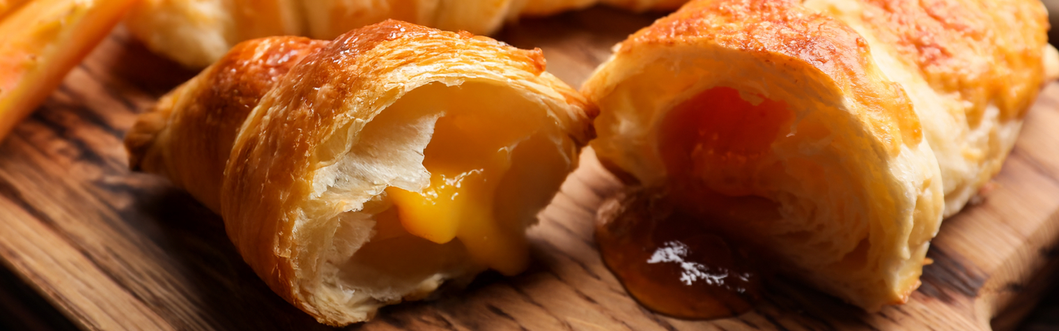 Круассаны с сыром чеддер и джемом в аэрогриле